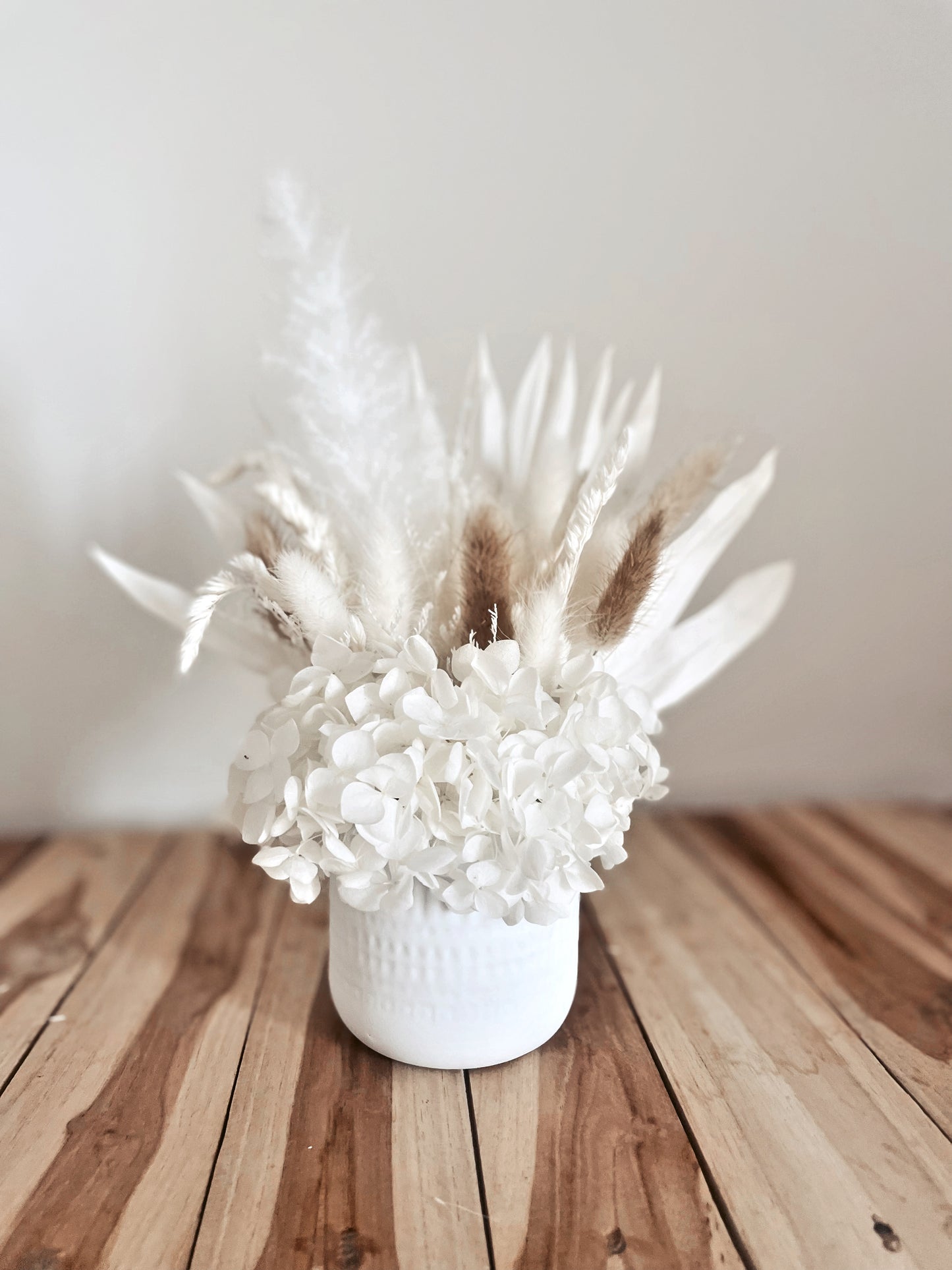 LIBREVILLE-bohokingdom-bohemian,boho,Boho decor,Boho Kingdom,bohochic,bohodeco,bohodecor,ceramic vases,dried flowers,Dry Palm,forever arrangement,homedeco,homedecor,Hydrangea,pampas,pampasgrass