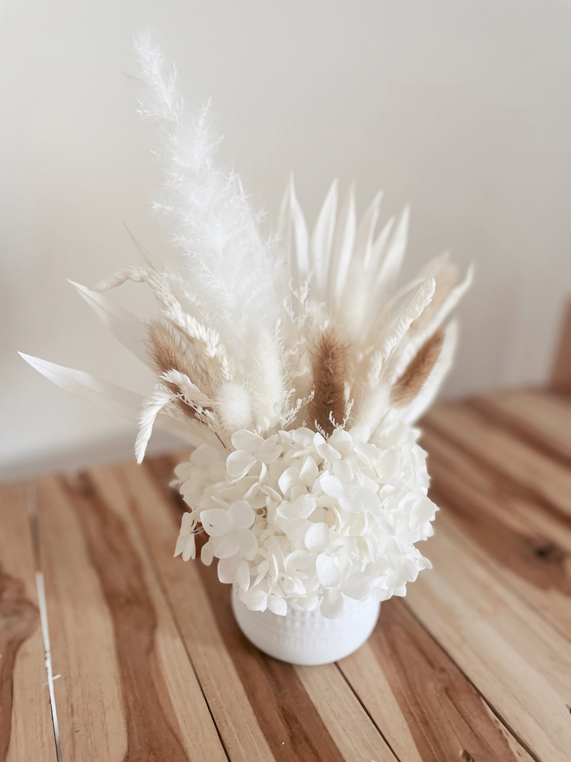 LIBREVILLE-bohokingdom-bohemian,boho,Boho decor,Boho Kingdom,bohochic,bohodeco,bohodecor,ceramic vases,dried flowers,Dry Palm,forever arrangement,homedeco,homedecor,Hydrangea,pampas,pampasgrass