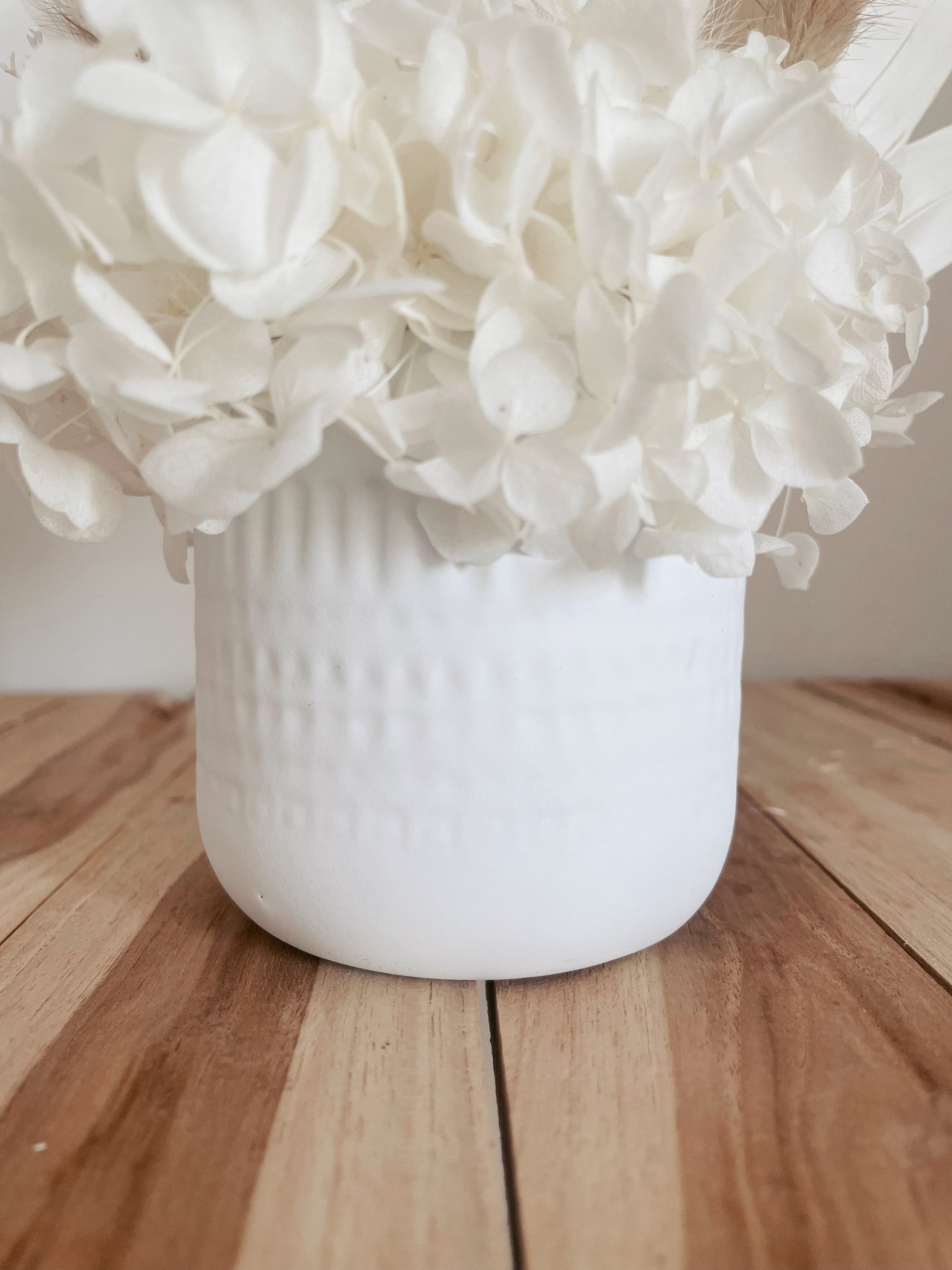 LIBREVILLE-bohokingdom-bohemian,boho,Boho decor,Boho Kingdom,bohochic,bohodeco,bohodecor,ceramic vases,dried flowers,Dry Palm,forever arrangement,homedeco,homedecor,Hydrangea,pampas,pampasgrass